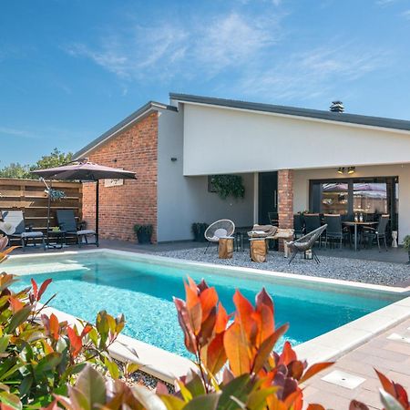 Casa Vigo Pula Villa Exterior photo